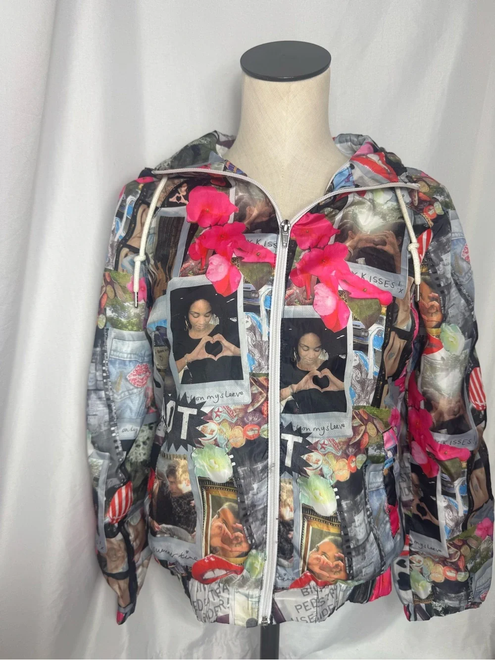 Woman's Divided By H&M Graphic Windbreaker Hoodie Zip Up Y2K style size 4